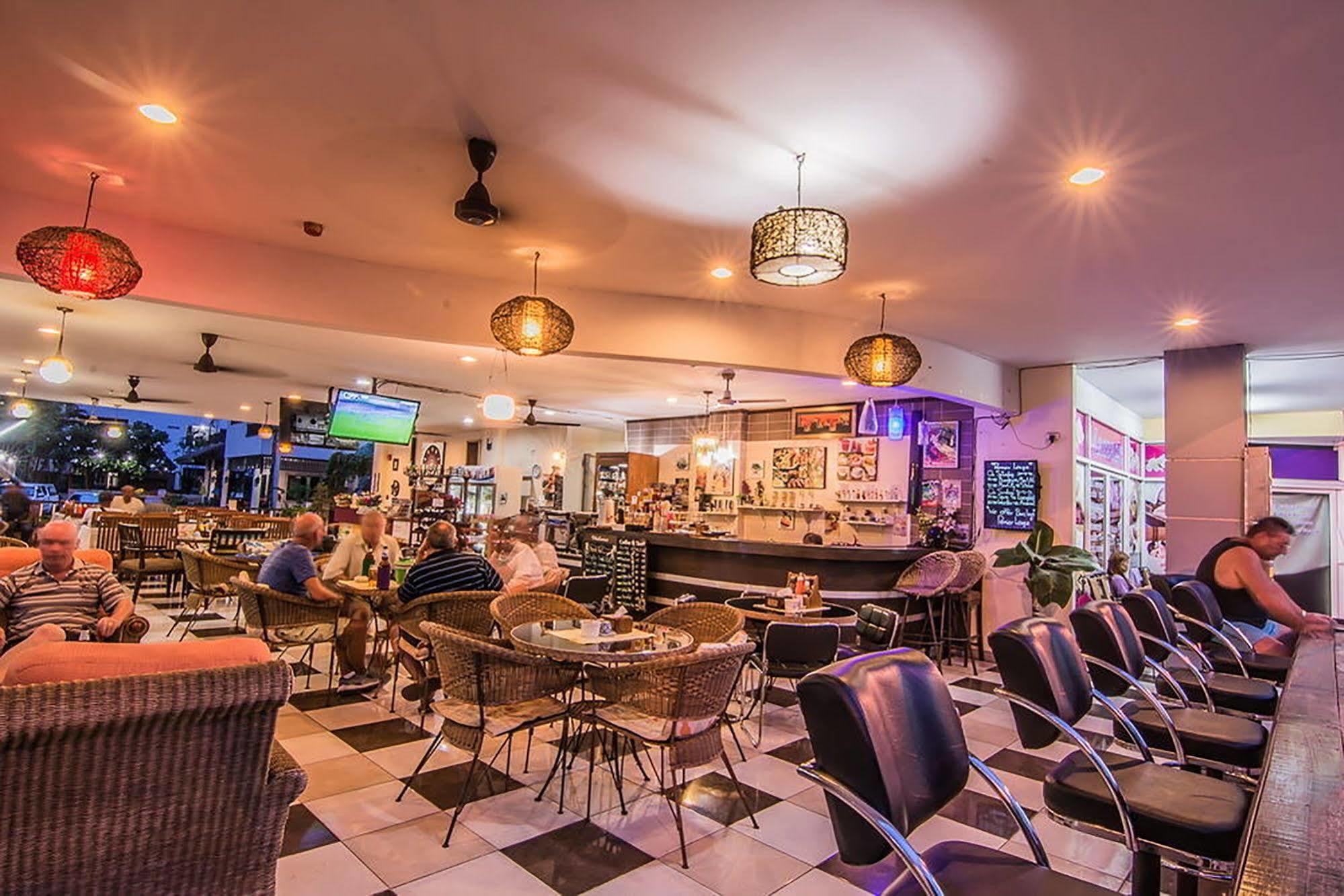 Sutus Court 3 Hotel Патая Екстериор снимка