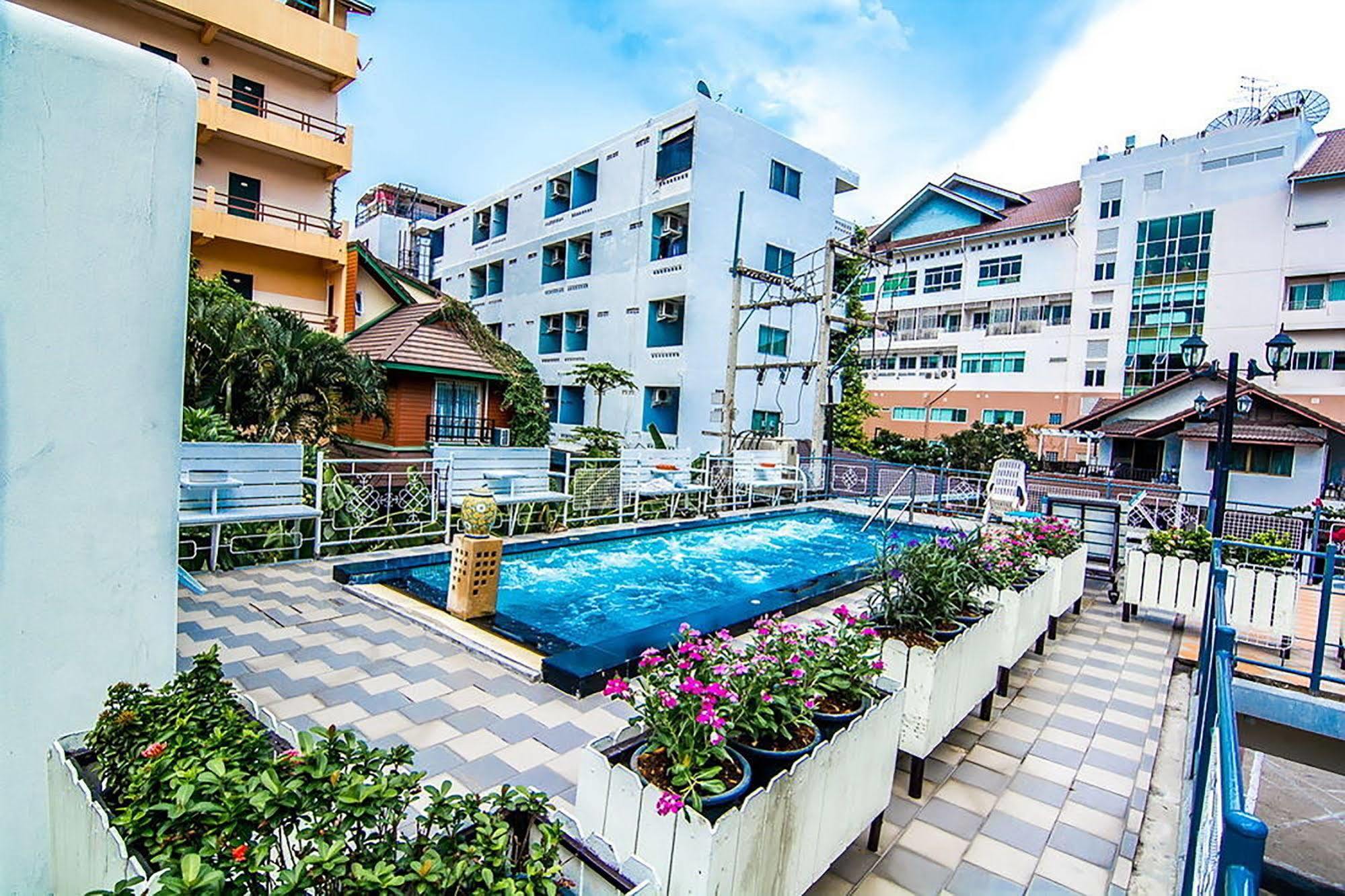 Sutus Court 3 Hotel Патая Екстериор снимка