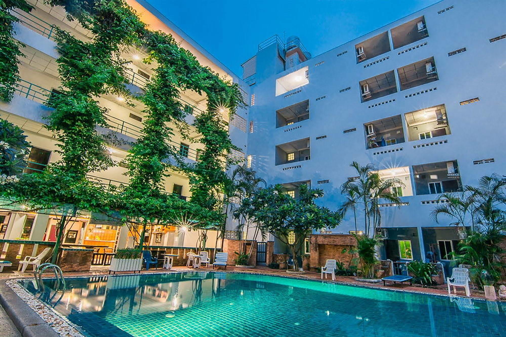 Sutus Court 3 Hotel Патая Екстериор снимка