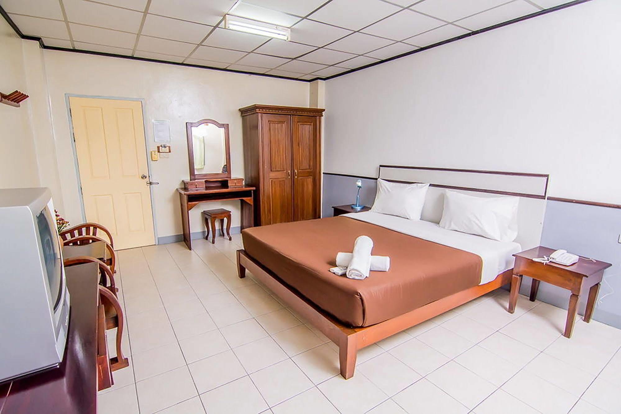 Sutus Court 3 Hotel Патая Екстериор снимка