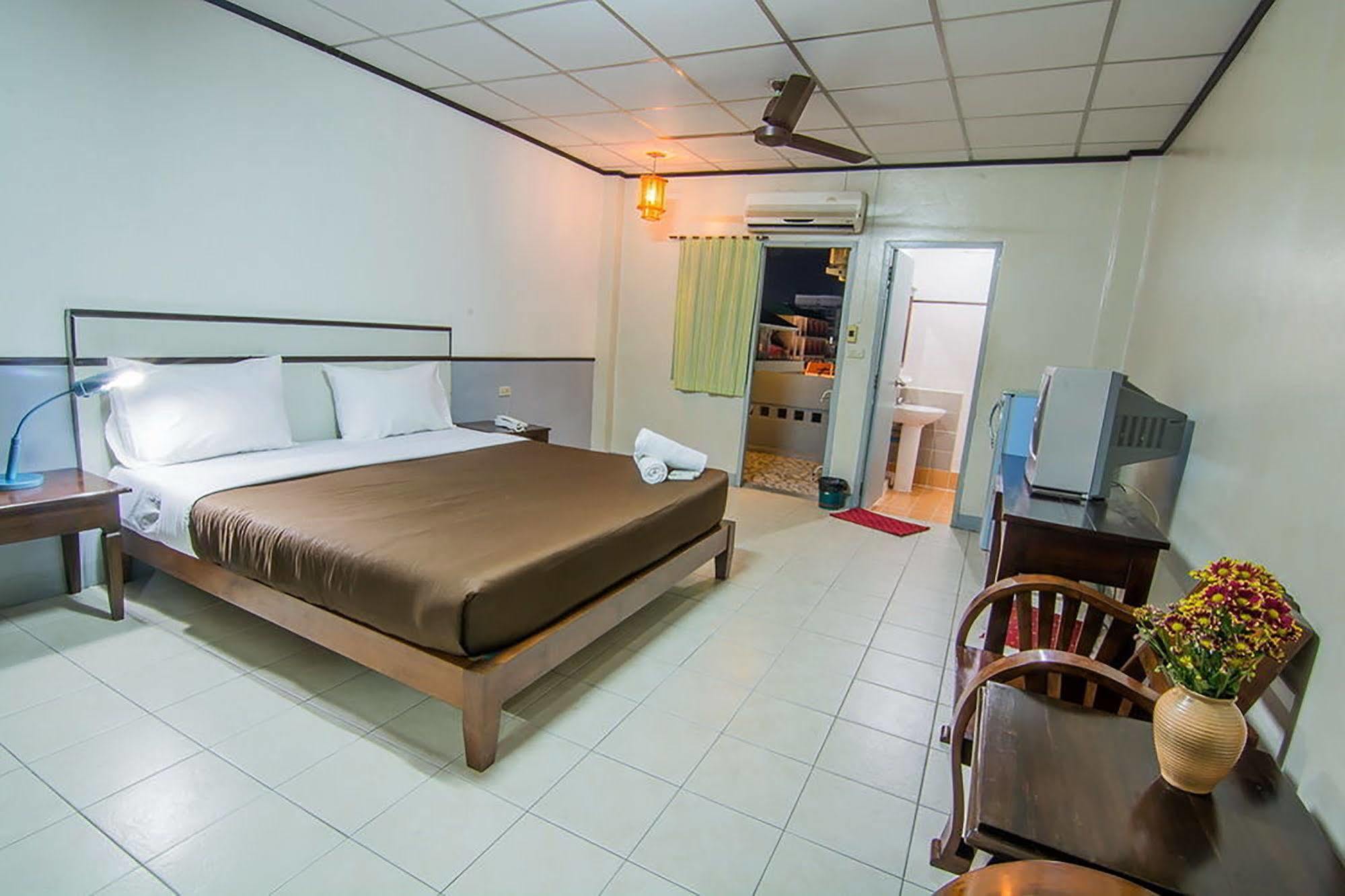 Sutus Court 3 Hotel Патая Екстериор снимка