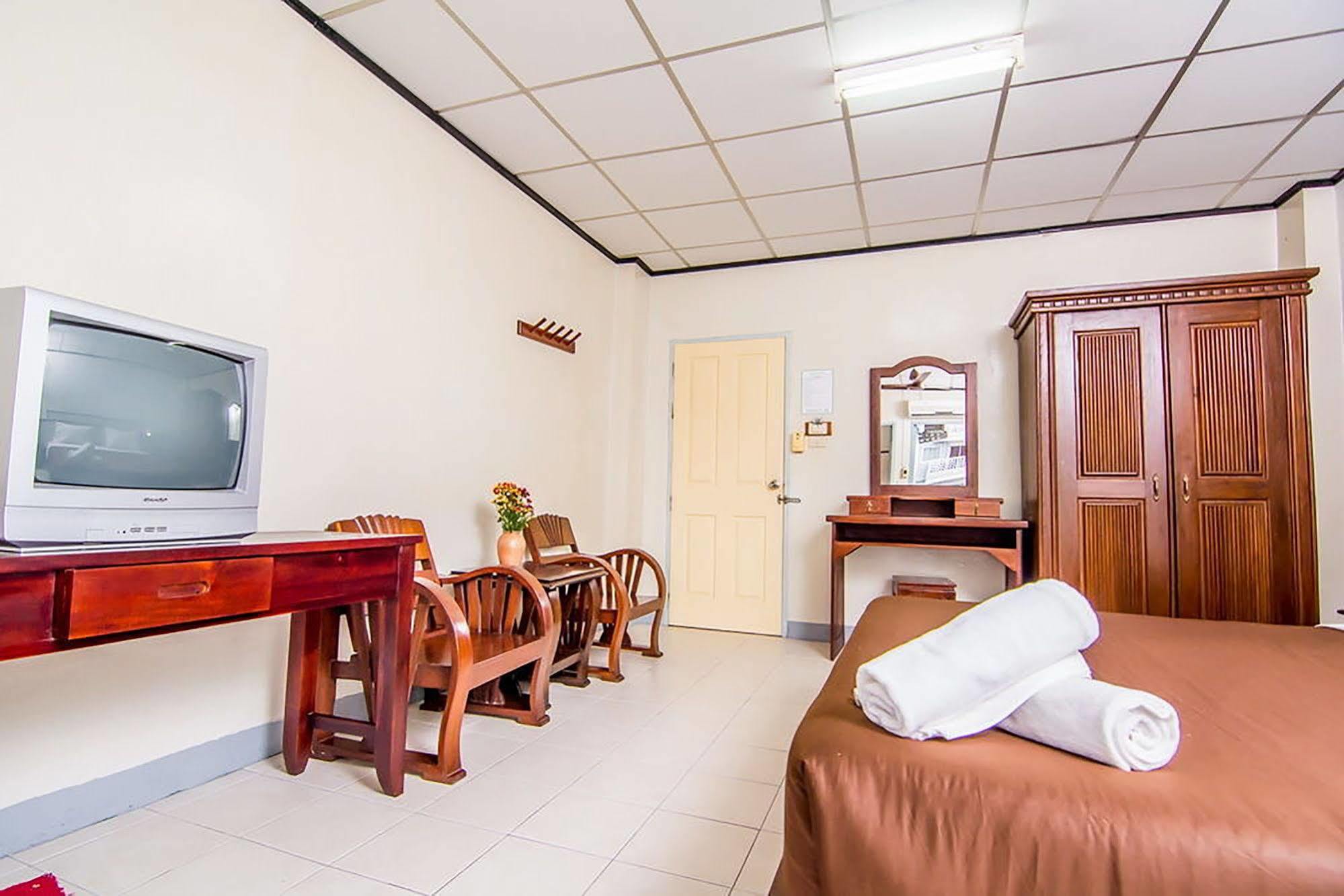 Sutus Court 3 Hotel Патая Екстериор снимка