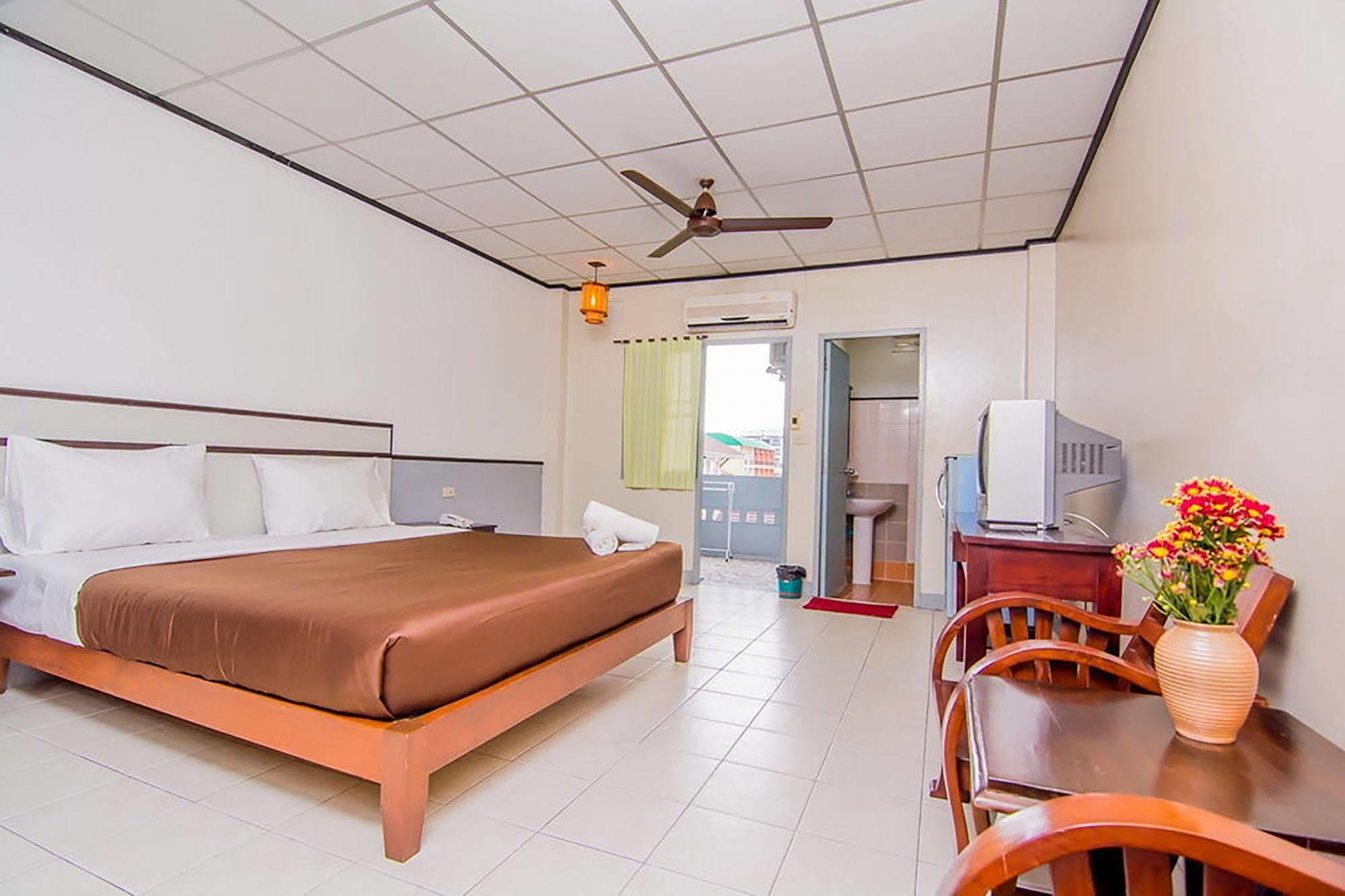 Sutus Court 3 Hotel Патая Екстериор снимка