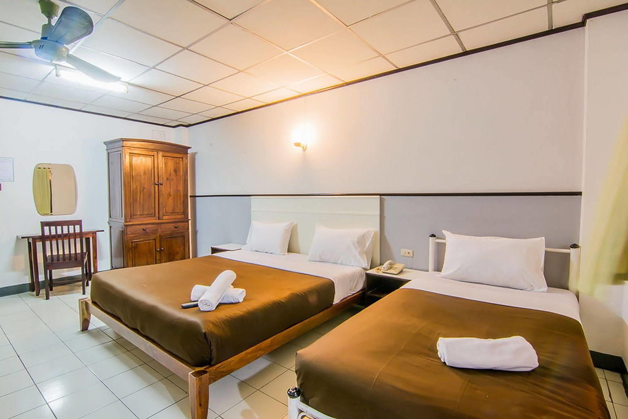 Sutus Court 3 Hotel Патая Екстериор снимка