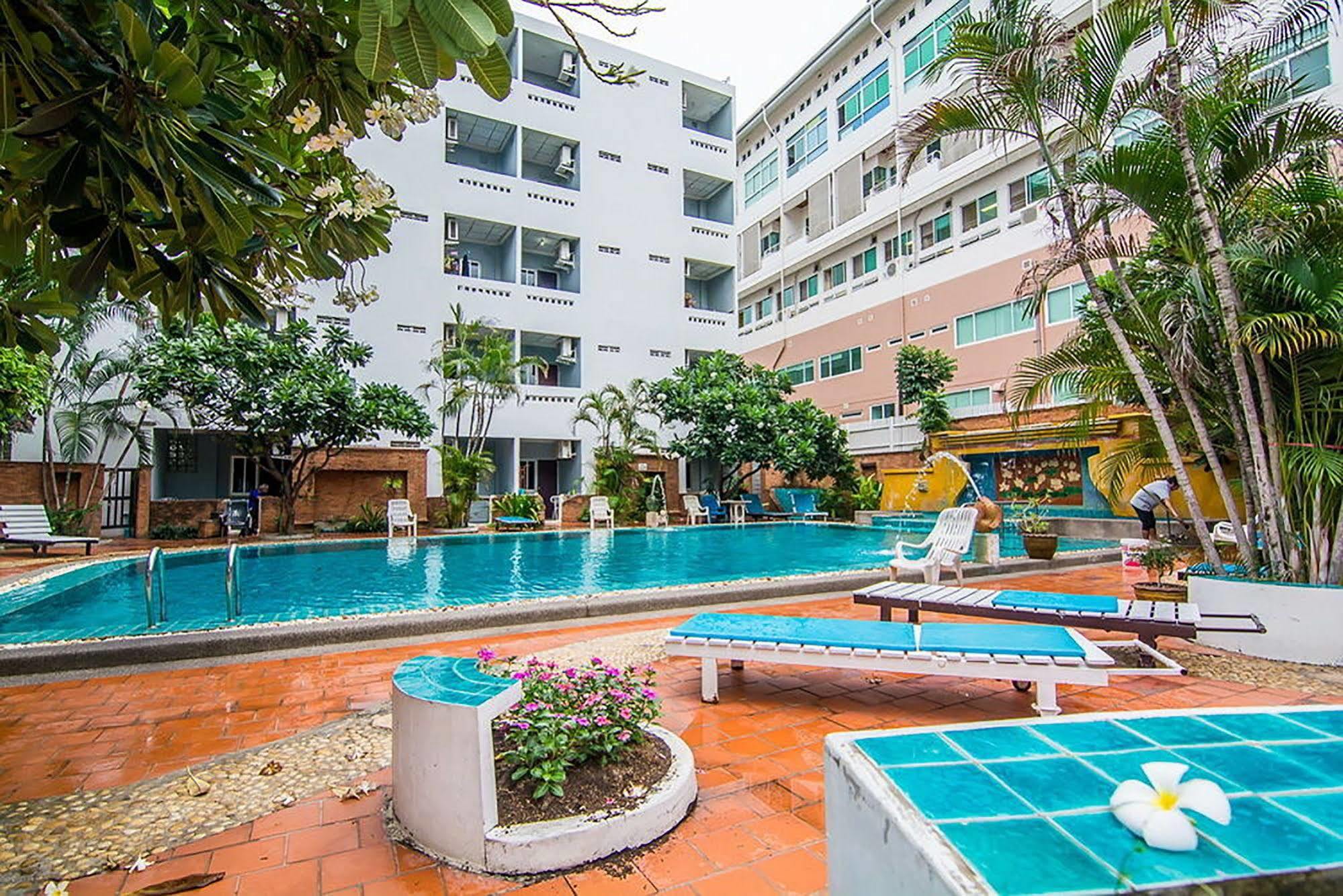 Sutus Court 3 Hotel Патая Екстериор снимка
