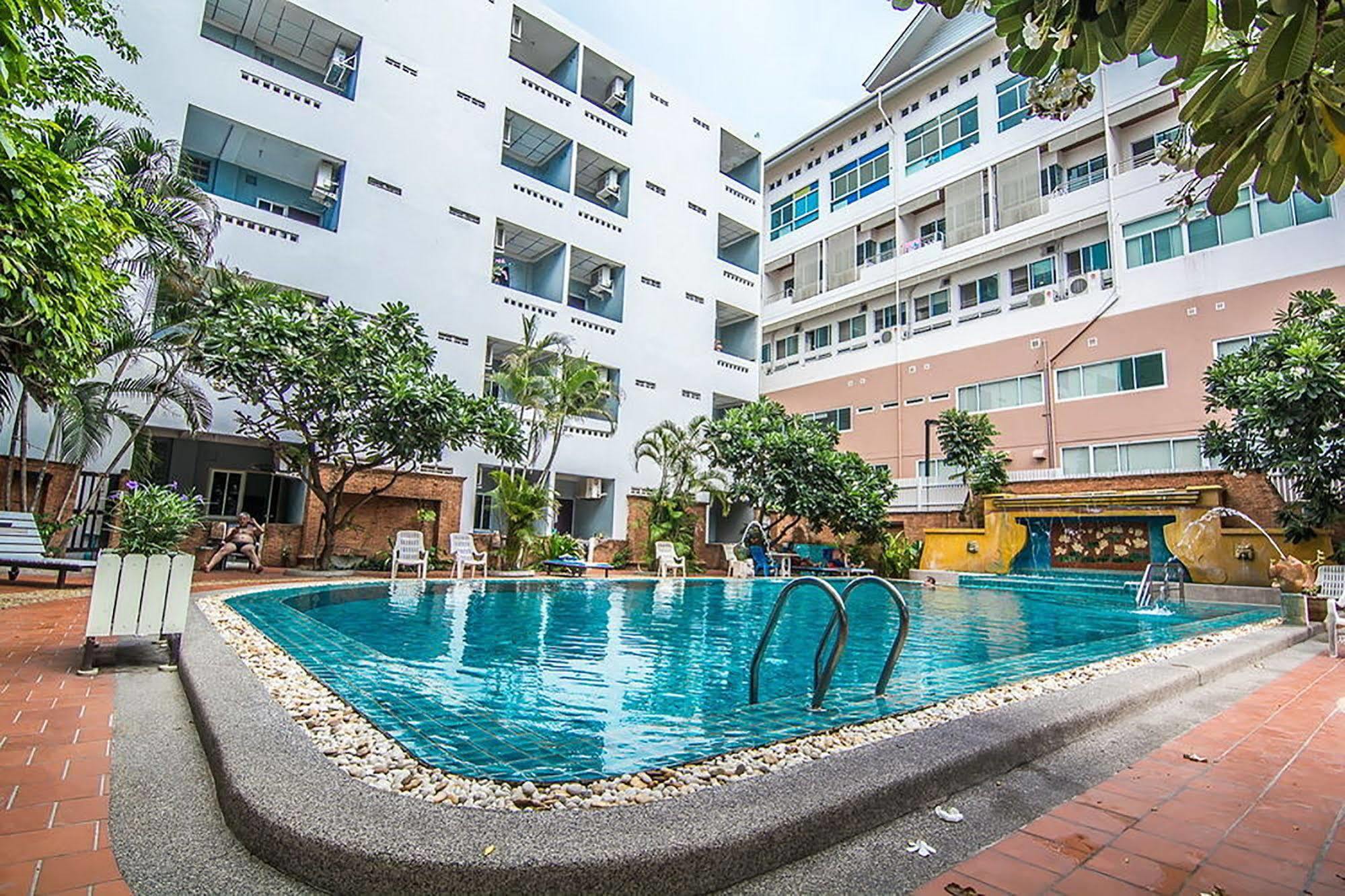Sutus Court 3 Hotel Патая Екстериор снимка
