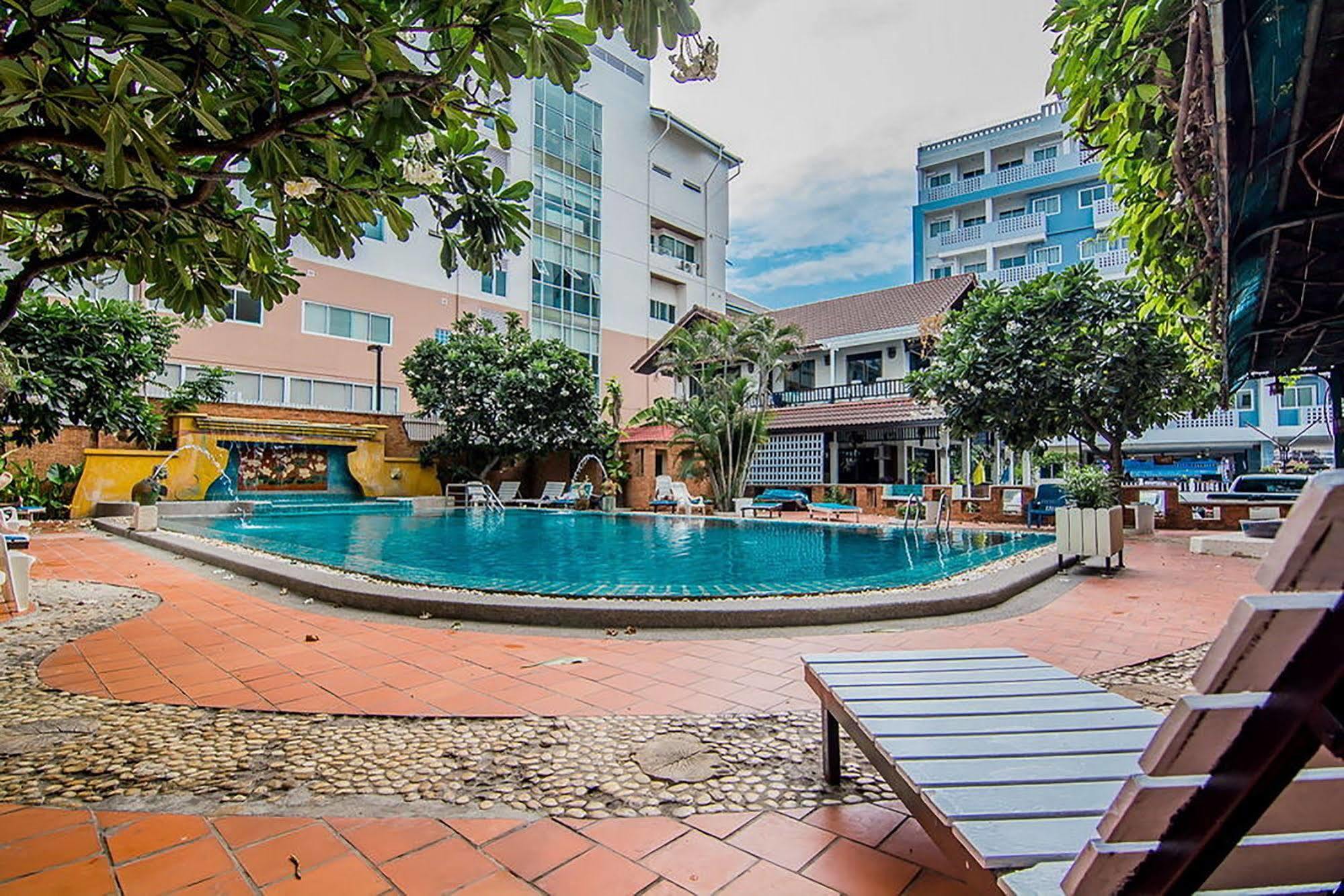 Sutus Court 3 Hotel Патая Екстериор снимка